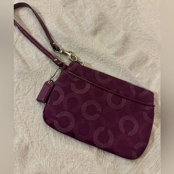 Wristlet COACH PURPLE! 💜 - Picture 2 of 9